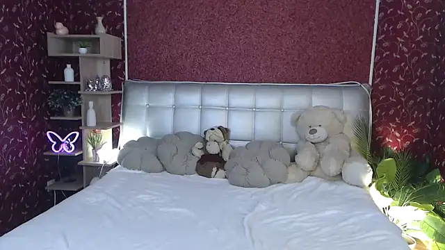 AuroraAksnesss online show from 09/11/25, 08:14