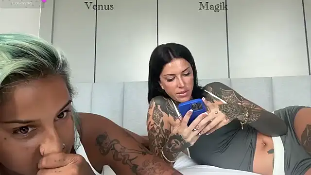 Snapshot of venus-magik chatting on 09/21/25, 06:26 venus-magik online show from 09/21/25, 06:26