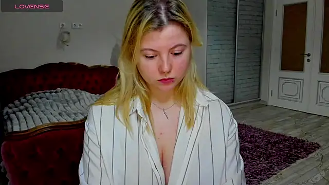 LillyDepp online show from 12/01/25, 03:39