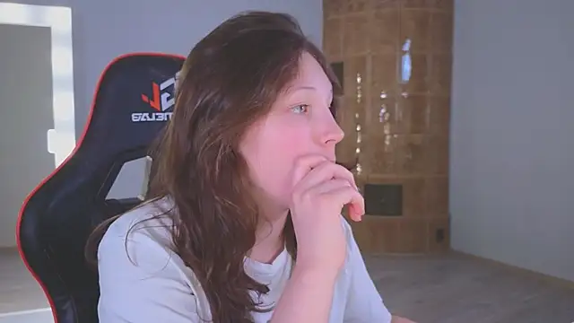 Snapshot of cherry_lea chatting on 02/05/26, 04:22 cherry lea online show from 02/05/26, 04:22