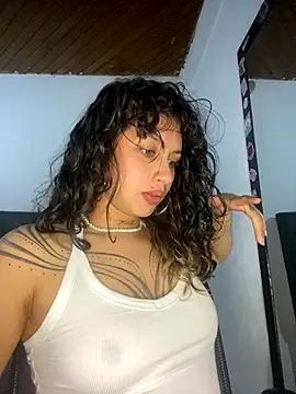 Snapshot of Andi9_ chatting on 10/23/25, 12:54 Andi9 online show from 10/23/25, 12:54