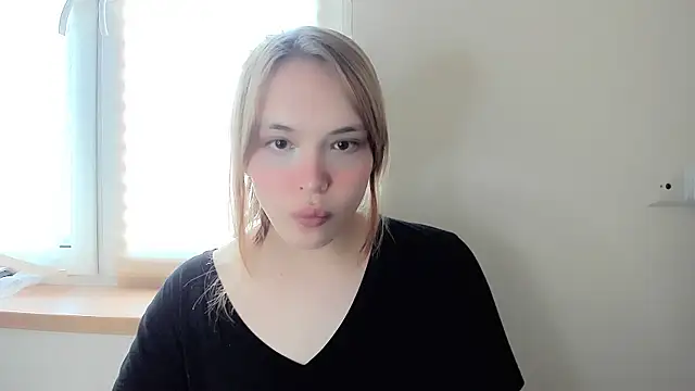 Snapshot of fem_to chatting on 02/14/25, 09:34 fem to online show from 02/14/25, 09:34