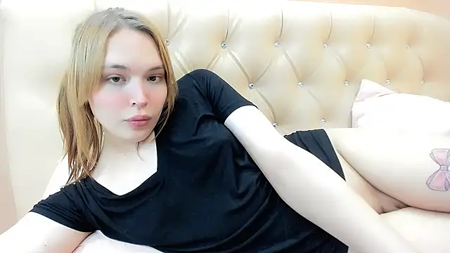 Snapshot of fem_to chatting on 02/20/25, 10:48 fem to online show from 02/20/25, 10:48