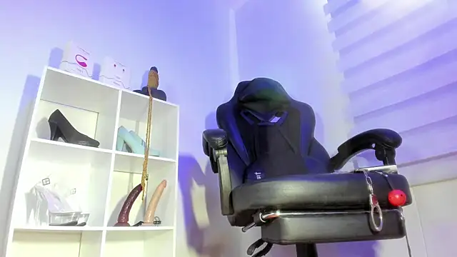 charlotte joliedart online show from 04/01/26, 02:03