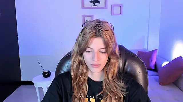 Nora Vennucci online show from 02/11/25, 09:14