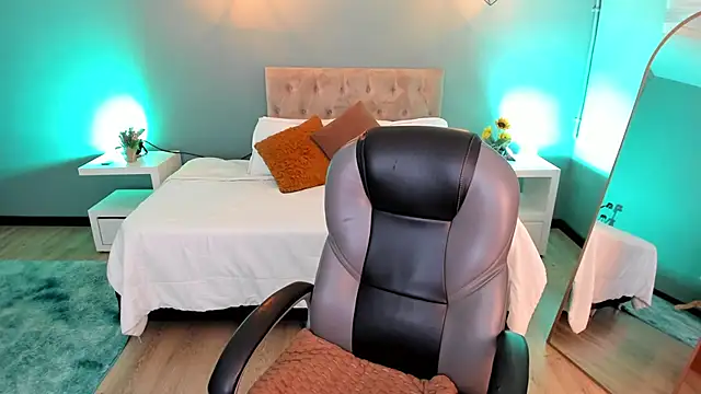 Nora Vennucci online show from 09/11/25, 07:36