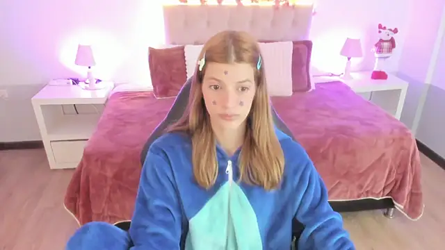 Nora Vennucci online show from 12/16/25, 12:32