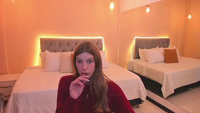 Nora Vennucci online show from 04/23/26, 08:55