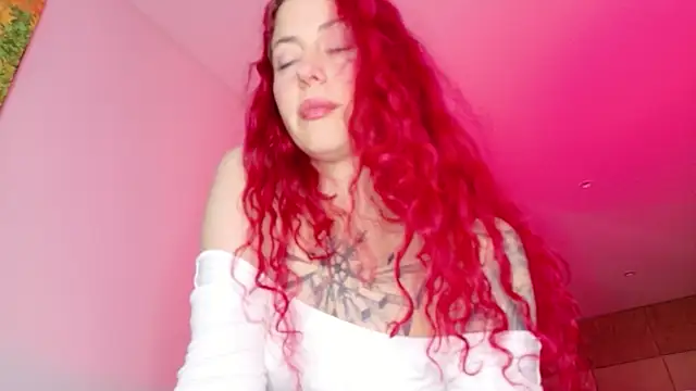 Snapshot of Borbala_Iggy chatting on 12/20/25, 06:37 Borbala Iggy online show from 12/20/25, 06:37