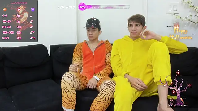 Snapshot of StrawwBoys chatting on 10/14/25, 10:49 StrawwBoys online show from 10/14/25, 10:49