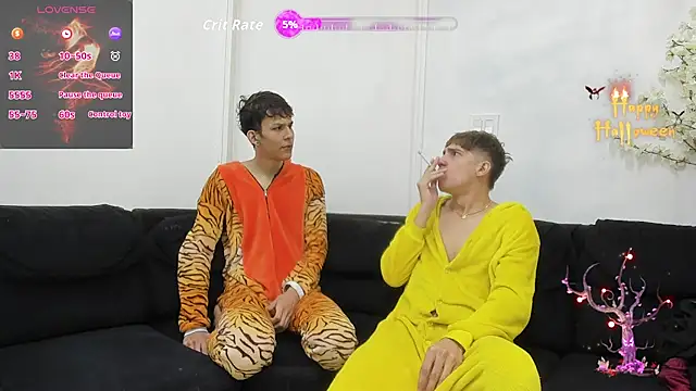 Snapshot of StrawwBoys chatting on 10/19/25, 11:00 StrawwBoys online show from 10/19/25, 11:00