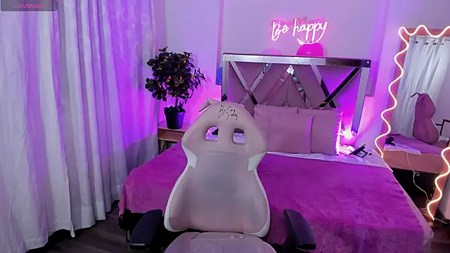 Daphnne tay online show from 02/26/25, 03:32