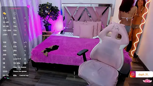 Daphnne tay online show from 02/28/25, 03:26