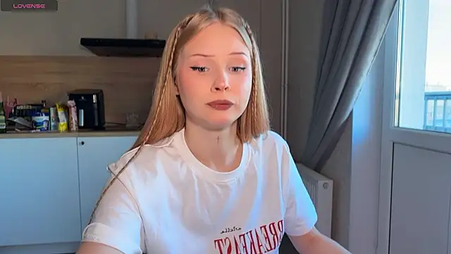 lisa barbie online show from 03/22/26, 03:37