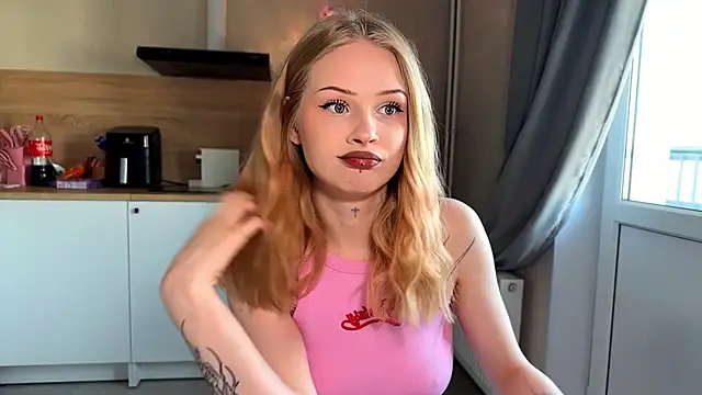 lisa barbie online show from 04/19/26, 03:22