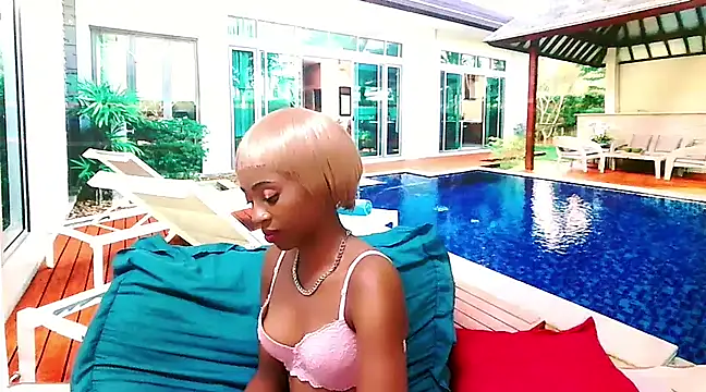 Snapshot of EbonyCreamy69 chatting on 02/13/25, 03:39 EbonyCreamy69 online show from 02/13/25, 03:39