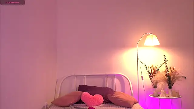 Snapshot of tender_babyy chatting on 10/03/25, 12:57 tender babyy online show from 10/03/25, 12:57