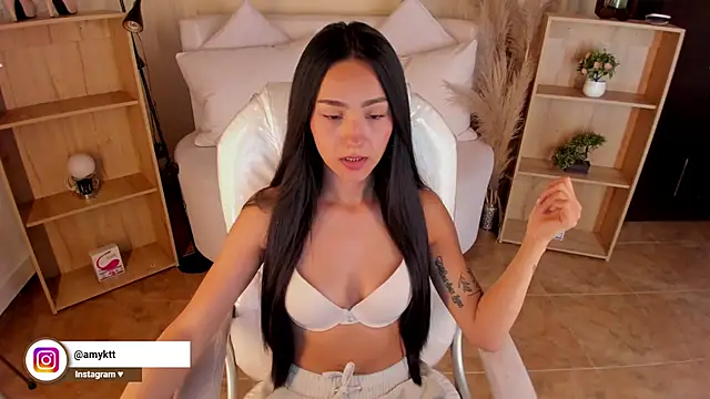 Amy Kiitty  online show from 12/19/24, 11:14