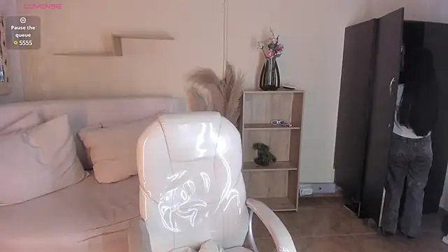 Amy Kiitty  online show from 02/04/25, 02:28