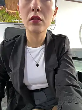 Amy Kiitty  online show from 04/23/26, 01:35