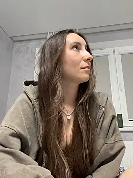 viviandaimond1 online show from 04/15/26, 08:31