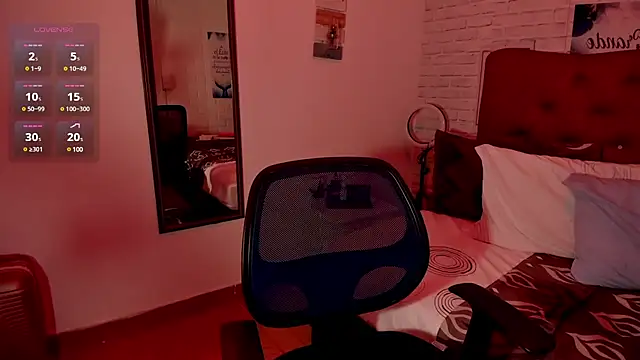 Snapshot of _Chartlotte chatting on 12/22/24, 09:20 Chartlotte online show from 12/22/24, 09:20