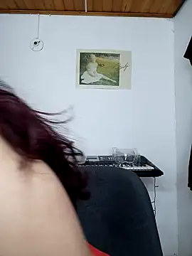 Emi chik online show from 01/03/25, 10:52