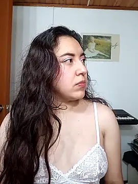 Emi chik online show from 09/13/25, 11:10