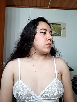 Emi chik online show from 11/15/25, 11:29