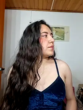 Emi chik online show from 04/15/26, 10:55