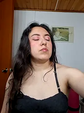 Snapshot of Emi_chik chatting on 04/29/26, 04:38 Emi chik online show from 04/29/26, 04:38