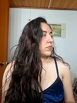 Snapshot of Emi_chik chatting on 05/07/26, 04:29 Emi chik online show from 05/07/26, 04:29