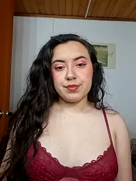Snapshot of Emi_chik chatting on 05/17/26, 03:37 Emi chik online show from 05/17/26, 03:37