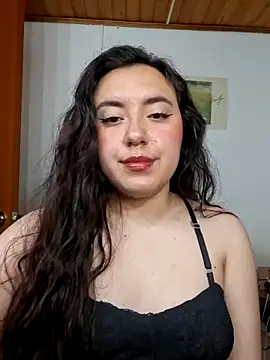 Snapshot of Emi_chik chatting on 06/05/26, 05:03 Emi chik online show from 06/05/26, 05:03