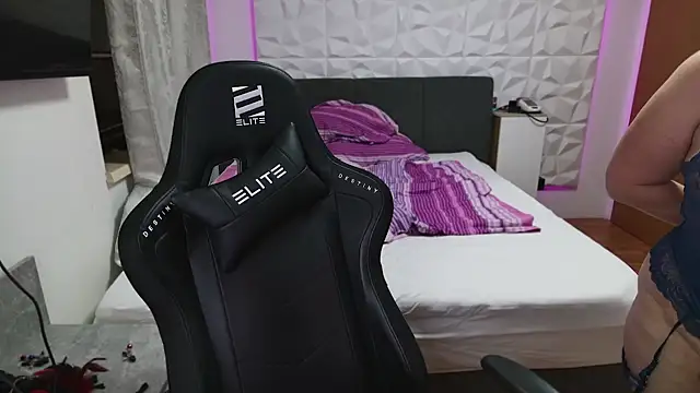 AmazingCurvy online show from 01/01/25, 07:21