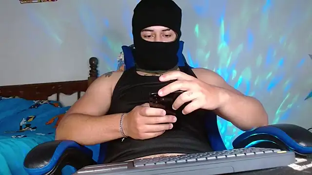 Snapshot of SexyBoy-Bigclit chatting on 12/19/25, 10:33 SexyBoy-Bigclit online show from 12/19/25, 10:33