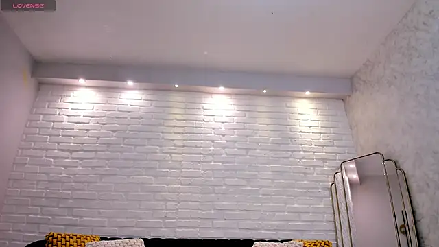 KatieNolan 1 online show from 11/24/25, 07:46