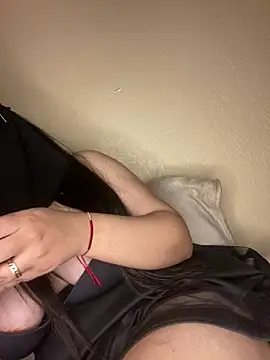 Snapshot of Cameelia chatting on 01/15/25, 01:02 Cameelia online show from 01/15/25, 01:02