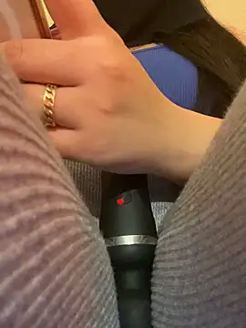 Snapshot of Cameelia chatting on 12/01/25, 01:10 Cameelia online show from 12/01/25, 01:10