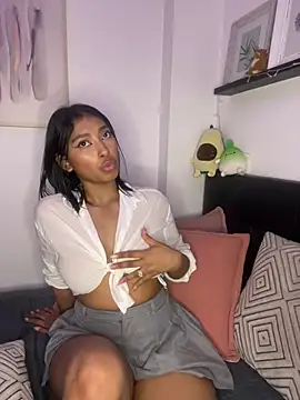 Snapshot of Isabella_fasilier chatting on 01/15/25, 02:17 Isabella fasilier online show from 01/15/25, 02:17