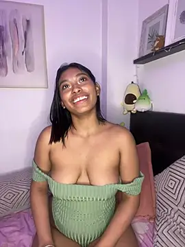 Snapshot of Isabella_fasilier chatting on 01/19/25, 06:53 Isabella fasilier online show from 01/19/25, 06:53