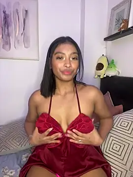 Snapshot of Isabella_fasilier chatting on 01/31/25, 01:43 Isabella fasilier online show from 01/31/25, 01:43
