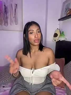 Snapshot of Isabella_fasilier chatting on 02/06/25, 12:33 Isabella fasilier online show from 02/06/25, 12:33