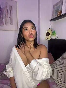 Snapshot of Isabella_fasilier chatting on 02/07/25, 01:47 Isabella fasilier online show from 02/07/25, 01:47