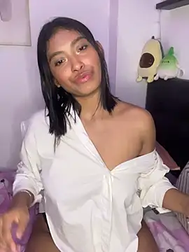 Snapshot of Isabella_fasilier chatting on 02/07/25, 04:48 Isabella fasilier online show from 02/07/25, 04:48