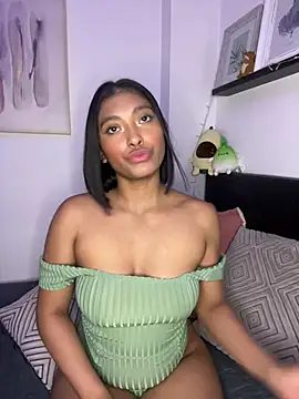 Snapshot of Isabella_fasilier chatting on 02/13/25, 12:13 Isabella fasilier online show from 02/13/25, 12:13