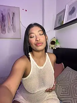 Snapshot of Isabella_fasilier chatting on 02/28/25, 12:32 Isabella fasilier online show from 02/28/25, 12:32