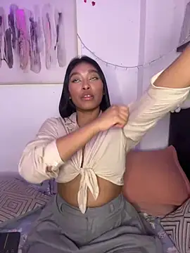 Snapshot of Isabella_fasilier chatting on 03/04/25, 01:45 Isabella fasilier online show from 03/04/25, 01:45