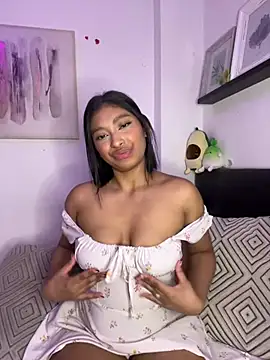 Snapshot of Isabella_fasilier chatting on 03/14/25, 12:10 Isabella fasilier online show from 03/14/25, 12:10