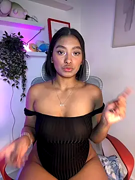 Snapshot of Isabella_fasilier chatting on 09/21/25, 12:45 Isabella fasilier online show from 09/21/25, 12:45